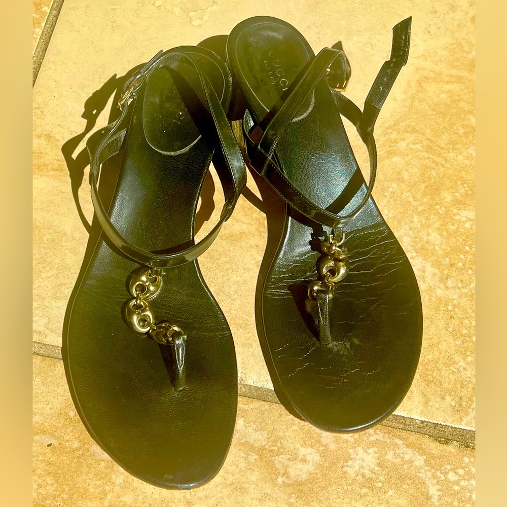 Gucci Black Patent Leather/Gold Chain Sandals